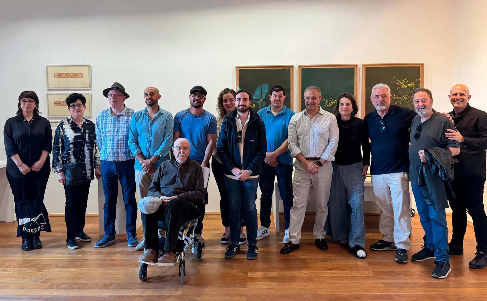 Los artistas participantes en Summa en la inauguración, con María Pujol