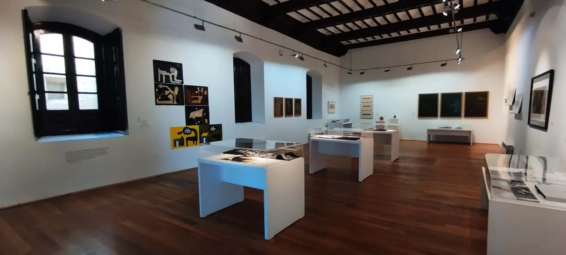Sala del Museo de Obra Gráfica de San Clemente durante la exposición Summa